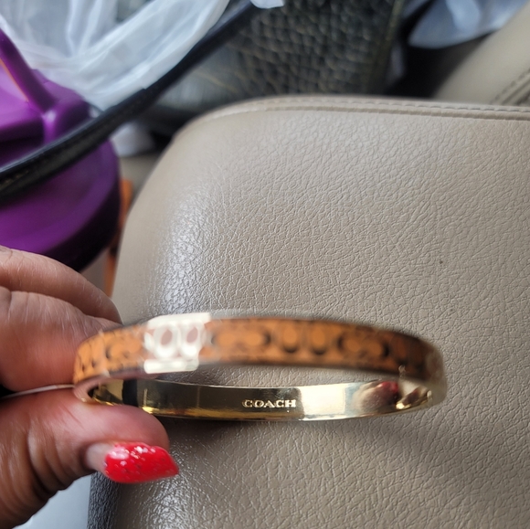AUTHENTIC 100% COACH Women's C Logo Hinged Bangle Bracelet Tan  NWT - Picture 9 of 11
